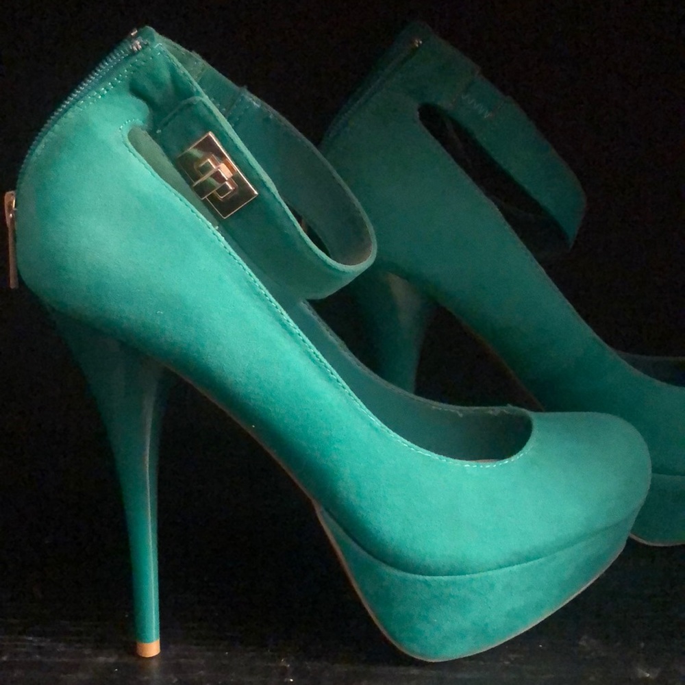Green High Heels  (Platform) NWOT